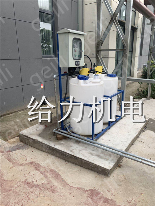 5月中旬安徽客戶預(yù)定的水處理設(shè)備現(xiàn)場(chǎng)調(diào)試成功！