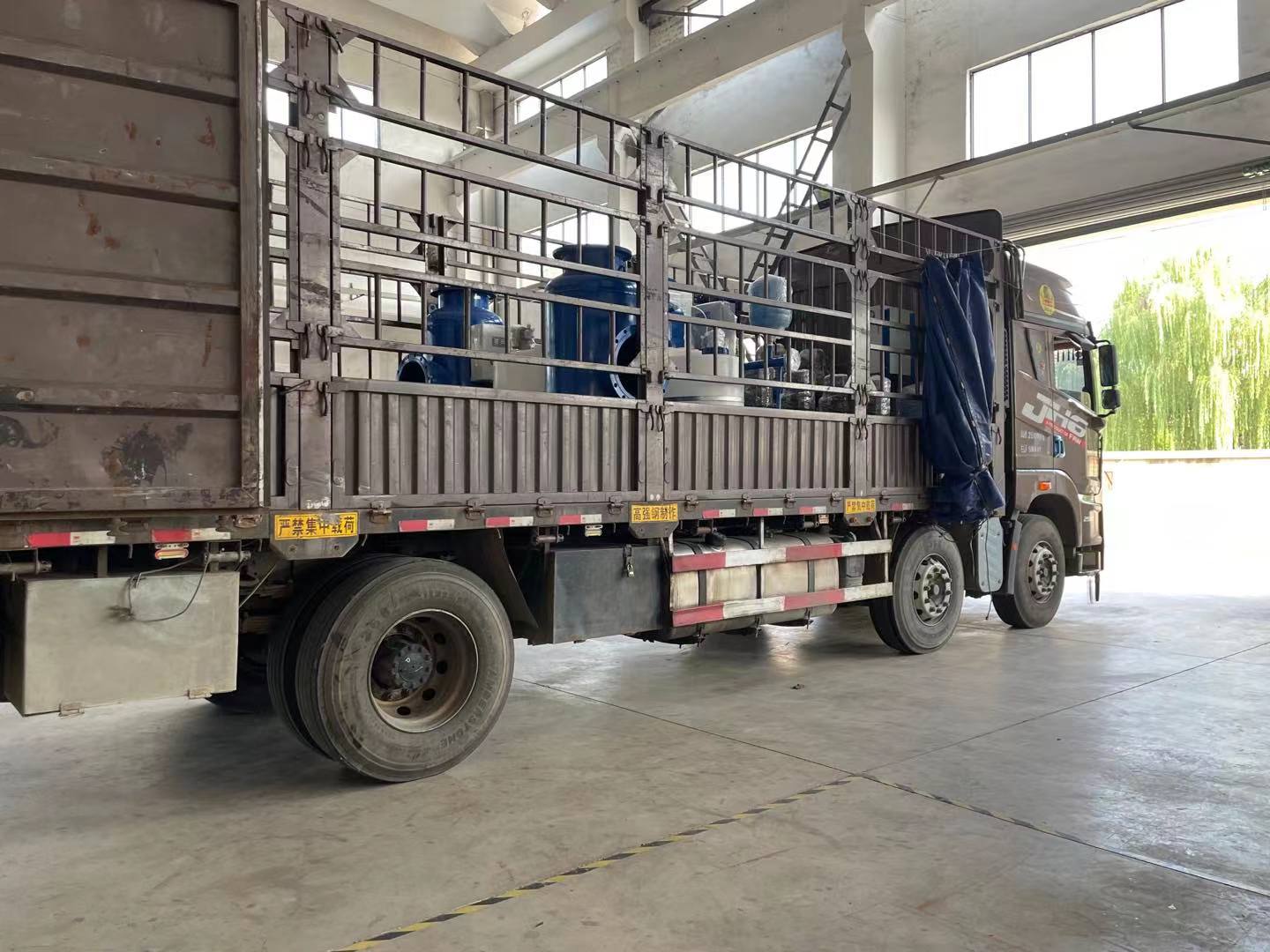 遼寧沈陽專車直達(dá) 變頻供水設(shè)備2套 物化全程水處理器3套
