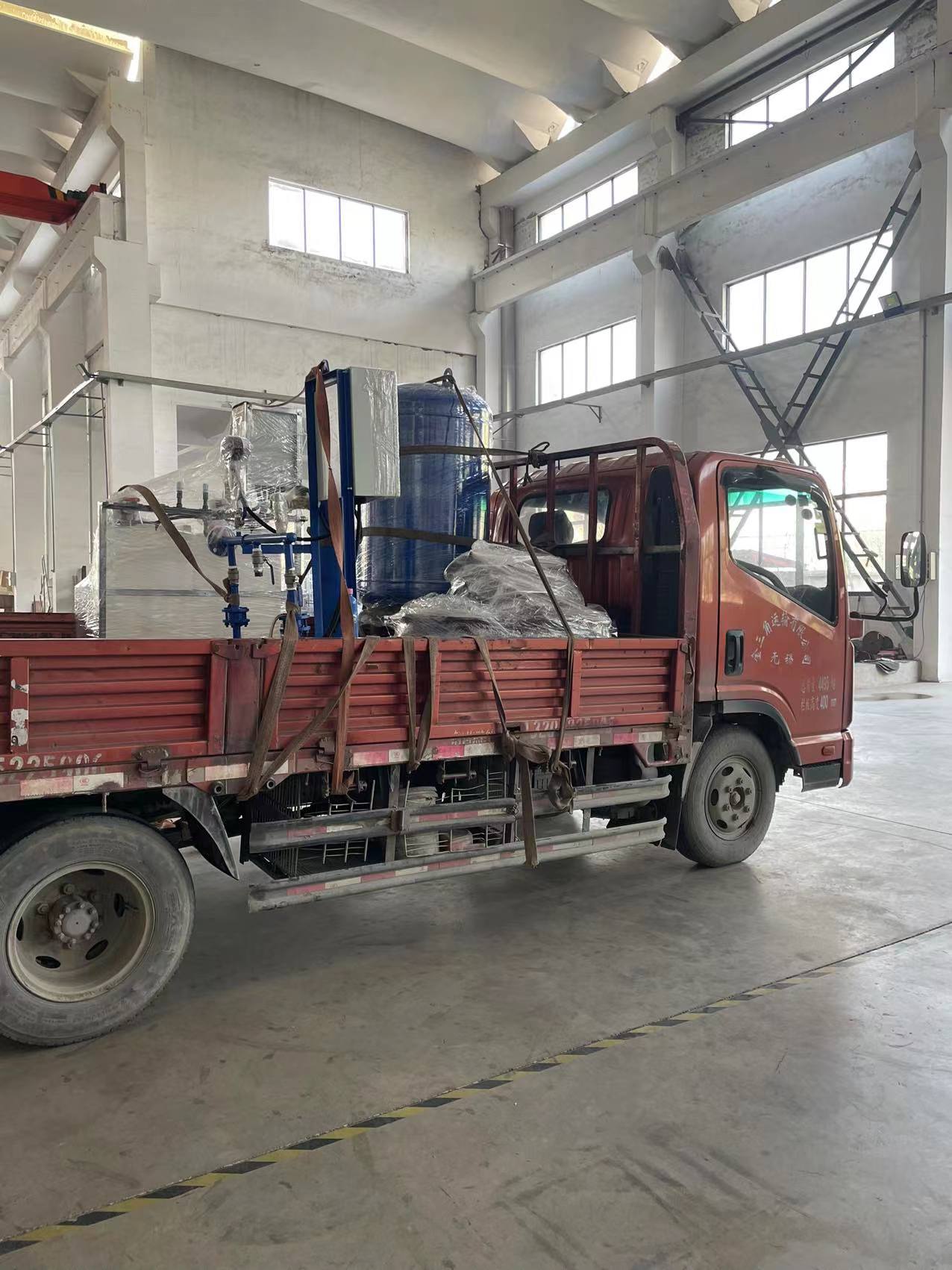 江蘇鎮(zhèn)江整車直達(dá)，定壓補(bǔ)水機(jī)組和全自動(dòng)加藥裝置各一套