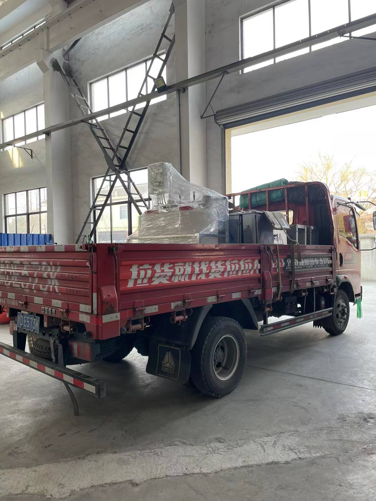 江蘇揚(yáng)州專車直達(dá)全自動(dòng)加藥裝置一套