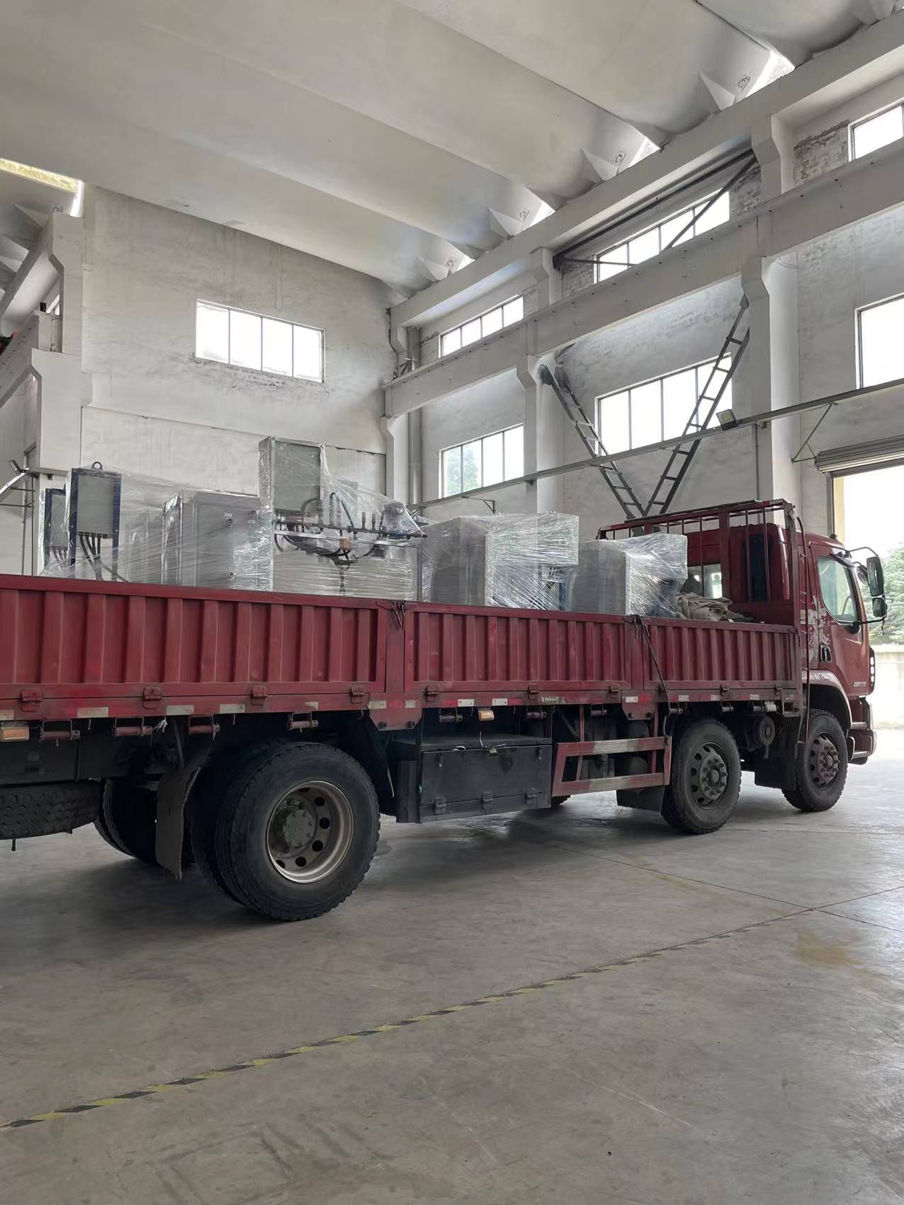 江蘇泰州專車直達(dá)，整車發(fā)貨凝結(jié)水回收裝置7套，全自動(dòng)加藥裝置2套，全程水處理器1套