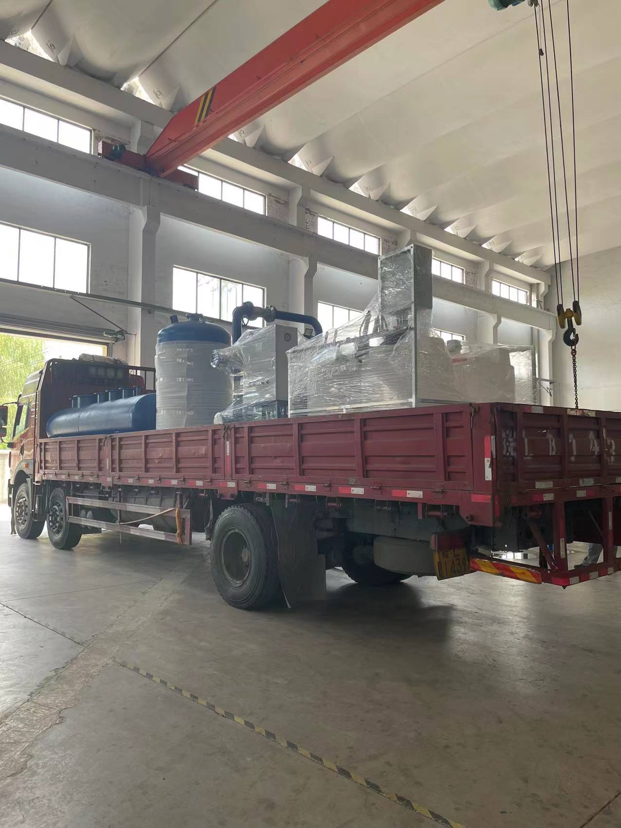 江蘇蘇州整車直達(dá)-分、集水器2臺(tái)+全自動(dòng)加藥裝置2套+定壓補(bǔ)水機(jī)組1套+板式換熱機(jī)組1套