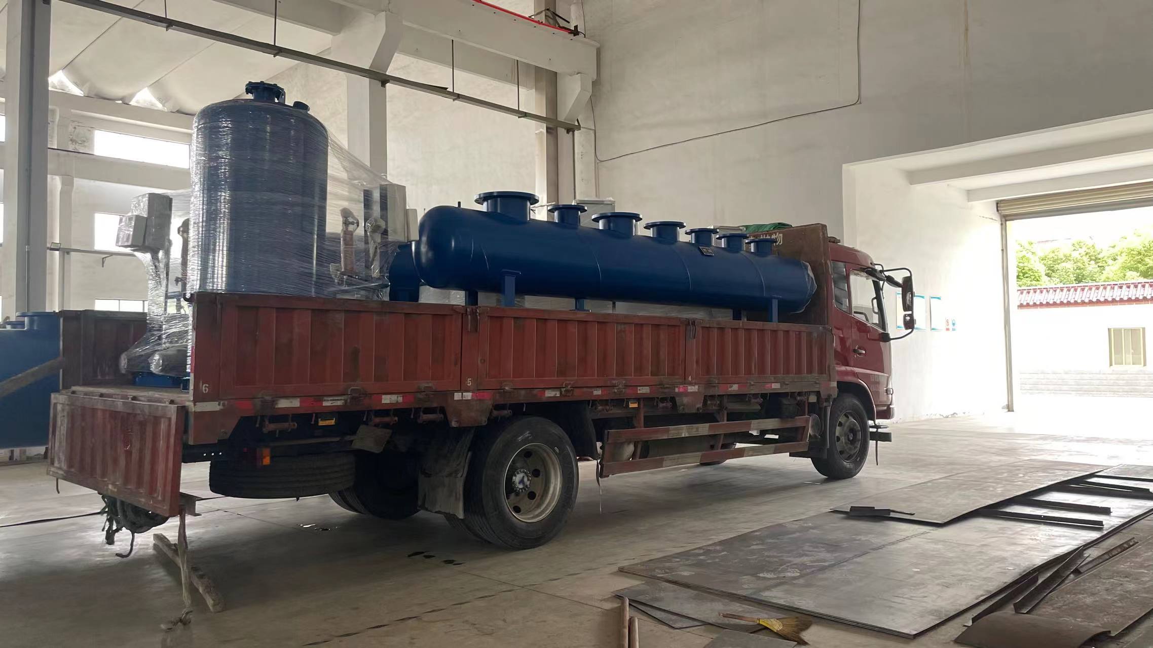 廣東珠海專車直達(dá)分、集水器2臺(tái)，全自動(dòng)加藥裝置3套，定壓補(bǔ)水機(jī)組2套，全自動(dòng)軟水器1臺(tái)，自清洗過濾器2臺(tái)
